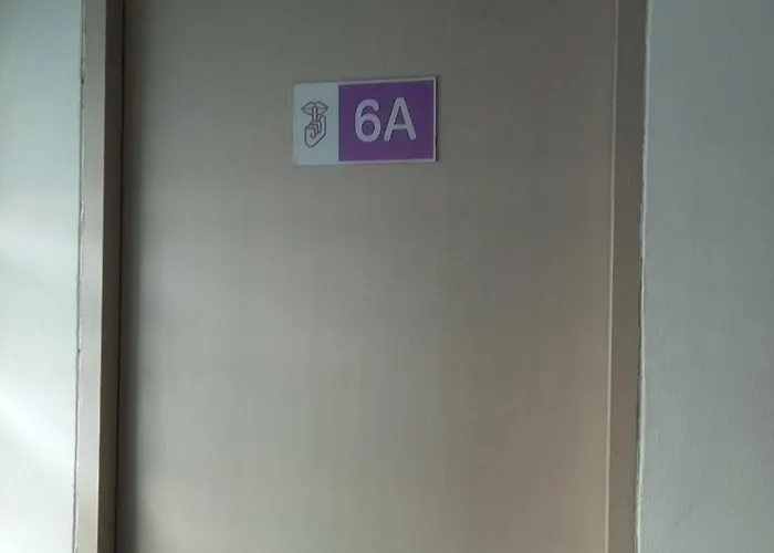 斯利普底旅舍 *